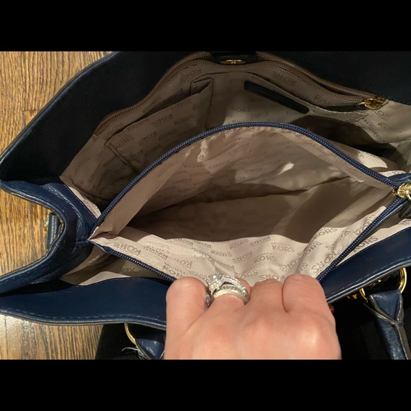 Michael Kors Hamilton Leather Tote - Picture 8 of 13